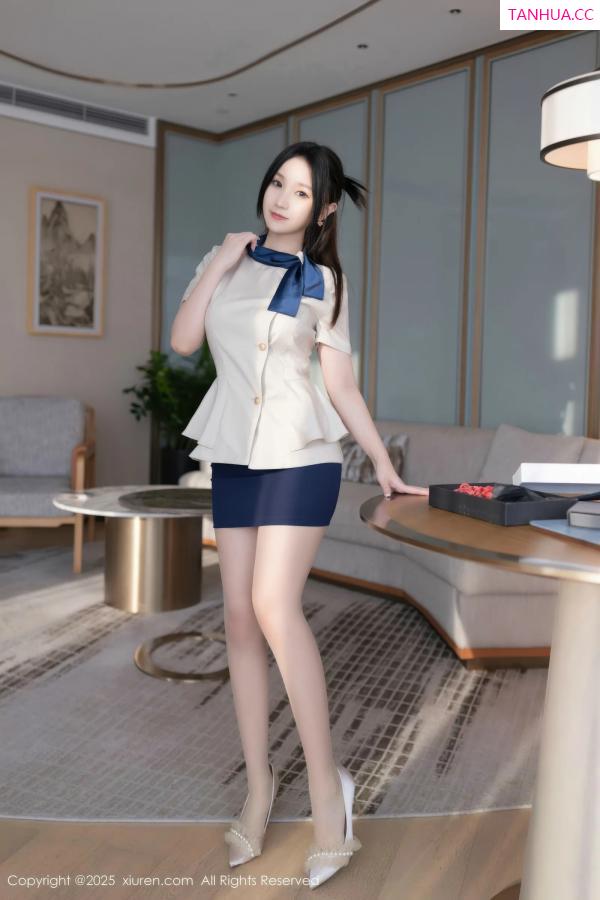   [XiuRen]高清写真图 2025.08.27 No.10697 杏子Yada 性感OL第11张图片